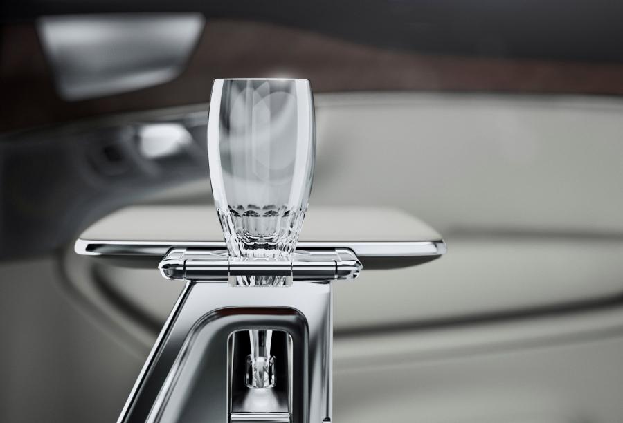  Volvo XC90 Excellence 2015 года  (фото 8 из 13)